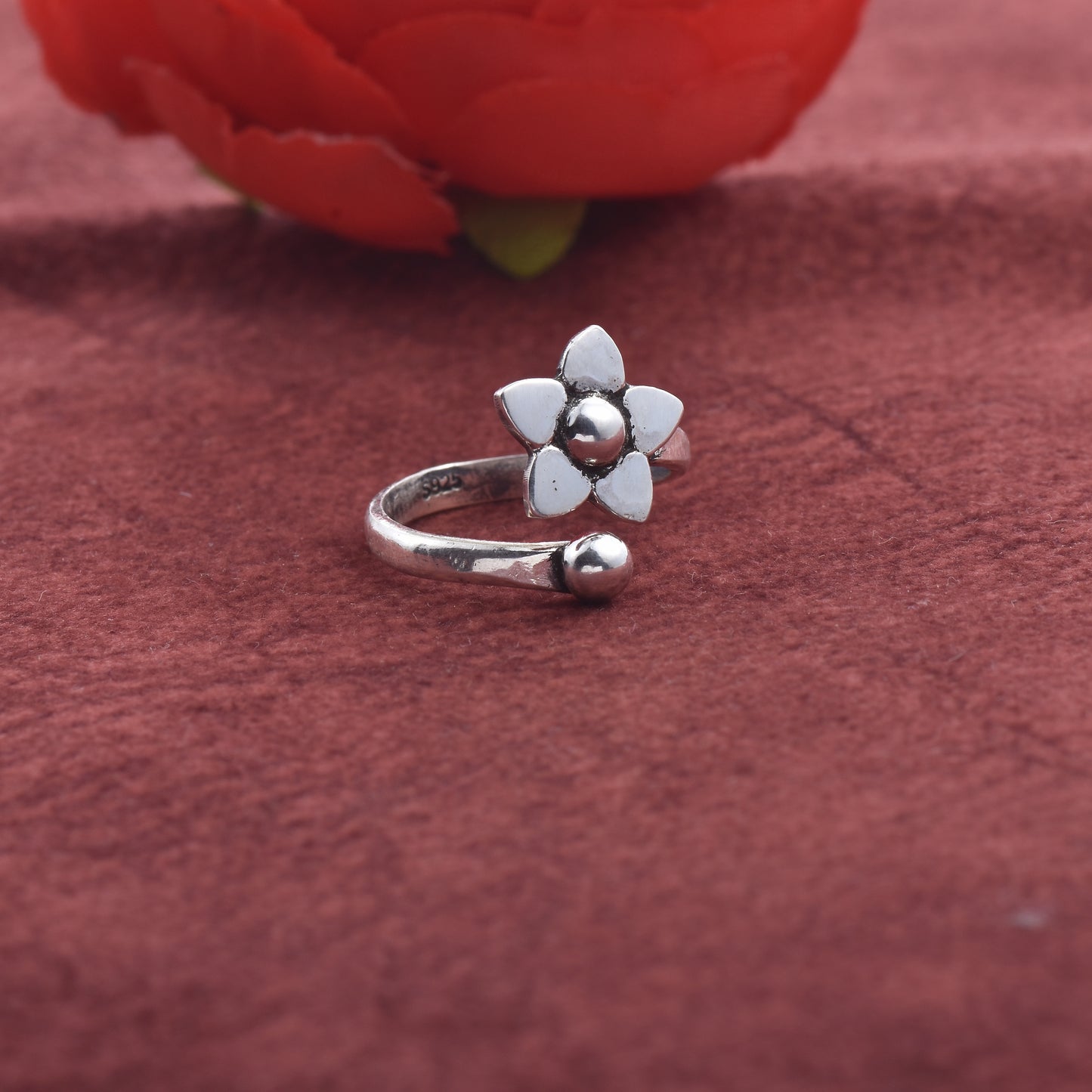 Dazzling Silver Flower Ring