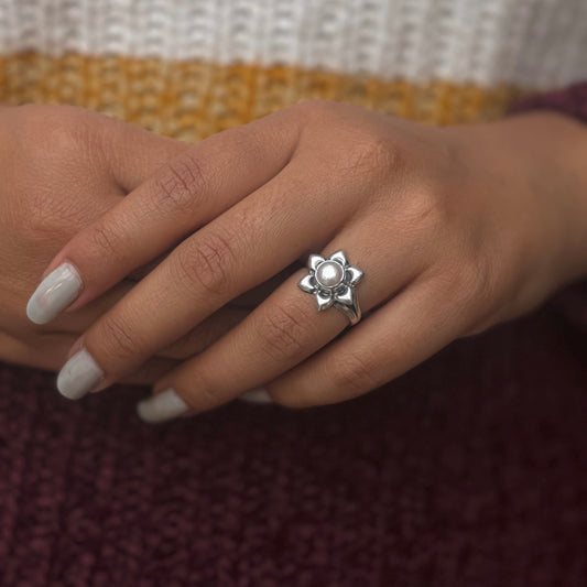 Silver Daisy Flower Pearl  Ring