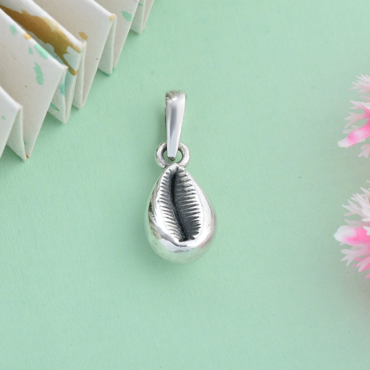 Silver cowrie pendant( without chain)
